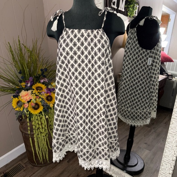 Old Navy • Tie Shoulder Tassel Swing Dress - Picture 1 of 13